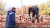 Чек ара: Үй-жайы өрттөлгөндөр курулуштун кечиккенине кабатыр