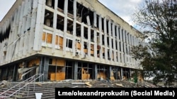 Наслідки одного з попередніх обстрілів Херсона, листопад 2023 року