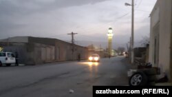 Baharlyda tozanly tupan. Türkmenistan, 2023-nji ýylyň fewral aýy.