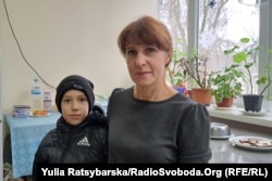 Переселенка Валентина Романюк із сином