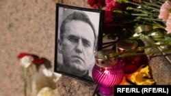 Багато лідерів країн Заходу, коментуючи цю новину, поклали відповідальність за смерть опозиціонера на російську владу