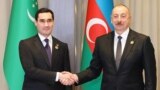 Synçylar ogly Serdaryň prezident kürsüsinde oturmagyna garamazdan, uly Berdimuhamedowyň ýurduň daşarky we içerki syýasatyny kesgitlemekde entegem esasy roly oýnaýandygyny belleýärler.