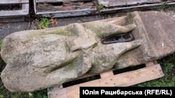 Тоненькі ніжки й чаша в руках