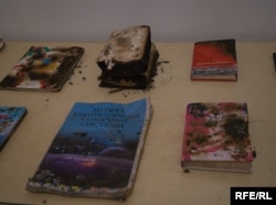 Книжковий Арсенал, Київ, 30 травня 2024 року. Згорілі книжки «Вівату» з Харкова