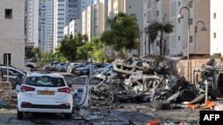 Згорілі машини в Ашкелоні після ракетного обстрілу Ізраїлю із Сектора Гази, 7 жовтня 2023 року.