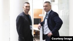 Wladimir Klitschko (left) and Vitali Klitschko