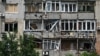 Пошкоджений житловий будинок у прифронтовому місті Авдіївка Донецької області, червень 2023 року 