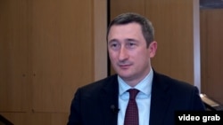 Чернишова підозрюють у зловживанні службовим становищем й одержанні неправомірної вигоди в особливо великому розмірі для себе і третіх осіб