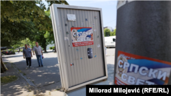 Plakati sa tekstom "Stvaramo srpski svet, ujedinjenje je počelo i to se više ne može zaustaviti" koje su nepoznate osobe lijepile po centru Banjaluke, plakata o ekonomskom stanju u RS nema. Banjaluka, jun 2023.godine