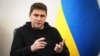 «Це стандартна гра російських спецслужб. Береш відкриті брифінги, додаєш фіктивні відомості чи окремі елементи перехоплень і публікуєш у соцмережах, легалізуючи «злив» – Михайло Подоляк
