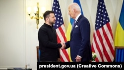 За словами Володимира Зеленського, Київ буде отримувати дуже швидко зараз - раз на два-три тижні - пакети допомоги від США 