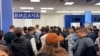 Емоції та реакція українців у Європі на «заморозку» консульських послуг для чоловіків за кордоном (відео)