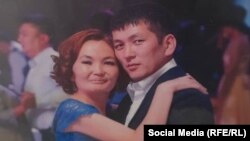 Азамат Асанкожоев аялы Мунара Каныбекова менен. Жубайлар 15 жыл бирге түтүн булаткан. 