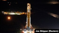 Ракета SLS на стартовому майданчику на космодромі на мисі Канаверал