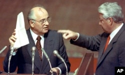 მიხეილ გორბაჩოვი და ბოლრის ელცინი, 1991 წ. 23 აგვისტო
