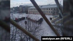 Учні російської школи, вишикувані у формі літери Z. Гюмрі, Вірменія