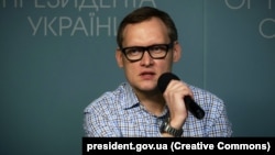 Андрія Смирнова призначили заступником керівника Офісу президента у вересні 2019 року. На цій посаді він пропрацював до 29 березня 2024 року 