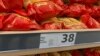 Трговците тактизираат со снижување на цените на прехранбените производи