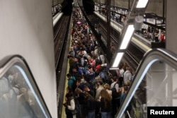 Метро Мадрида під час блекауту. Усі потяги зупинилися
