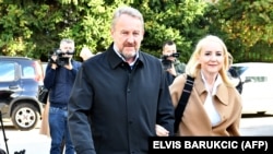 Bakir i Sebija Izetbegović tokom izlaska na izbore u Sarajevu, 2. oktobra 2022. godine. 