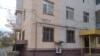 Темиртоо шаарындагы үйлөдүн бири. Иллюстрациялык сүрөт. 
