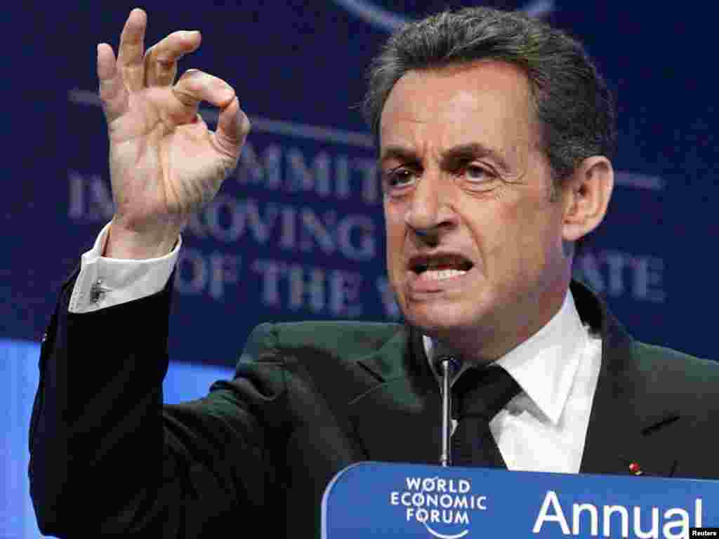 Davosda Dünya İqtisadi Forumunda çıxış edən fransa prezidenti Sarkozy, 27 yanvar 2011