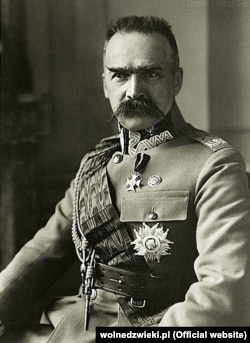 Юзеф Пілсудський (1867–1935) – польський політичний і державний діяч, перший голова відродженої польської держави. Ініціатор створення Польської військової організації, засновник польської армії, маршал Польщі