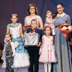 Наталья Голубцова и дети.