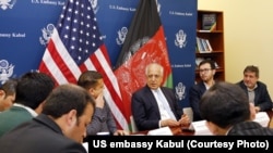 زلمی خلیل‌زاد نماینده خاص وزارت خارجه امریکا در امور صلح افغانستان حین صحبت با خبرنگاران در کابل