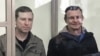 Володимир Дудка (справа) і Олексій Бессарабов у суді, Севастополь, 4 квітня 2019 року