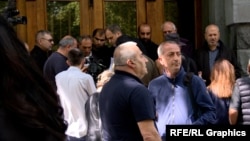 Armenia -- The parents of soldiers killed in the 2020 Karabakh war protest outside the Office of the Prosecutor-General, Yerevan, May 4, 2022.