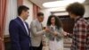 Политиката на страна, проблемите на младите во центарот