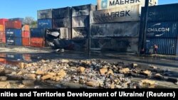 Також під час атаки було пошкоджено склад зернових, вантажні крани, складські приміщення, техніка, будівлі філії Адміністрації морських портів, автомобілі. Фото архівне 