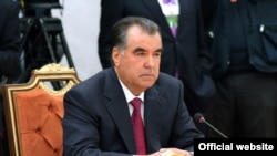 Эмомалӣ Раҳмон дар нишасти Минск