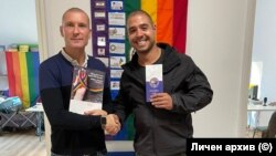 Petromir Genčev (desno, pored Alena Permentiera iz Evropske LGBT policijske asocijacije) kaže da je cilj unije da obezbedi pravnu zaštitu za njegove kolege koje su žrtve različitih oblika diskriminacije.
