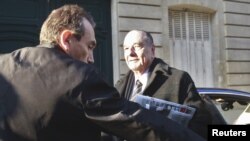 Fransiýanyň öňki prezidenti Žak Şirak Pariždäki edarasyna gelýär, 7-nji mart, 2011-nji ýyl.