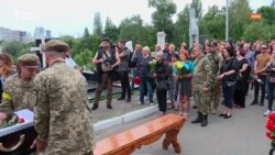 «Зберіг життя усіх своїх хлопців, але загинув сам»: прощання із Євгеном Олефіренком (відео)