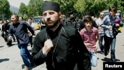 Без участия духовных лиц в 2013 году не обошелся практически ни один громкий скандал, связанный с нарушением прав меньшинств. Священнослужители либо активно участвуют, либо поощряют подобные акции