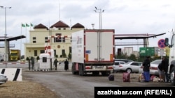 Марзи Туркманистону Узбекистон. Акс аз бойгонӣ