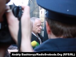 Близько 50 представників національно-патріотичних сил пікетували біля посольства Росії в Україні на знак протесту проти порушення прав українців у Росії, Київ, 2011