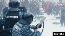 Кадр з документальної стрічки «Зима у вогні: українська боротьба за свободу»