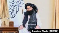 مولوي عبدالکبير د رييس الوزرا سياسي مرستيال دی. انځور له ارشيفه