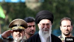 Eýranyň ýokary dini ýolbaşçysy Aýatolla Ali Hameneýi jemgyýetçilik ylymlaryny dini prinsiplere şübhe döredýänlikde tankytlapdy.