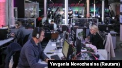 The Dozhd office in Moscow was shut down in March for its coverage of the Ukraine war. In July, the television channel was relaunched from studios in Riga. On December 8, Latvia revoked its license, citing a threat to national security.
