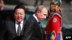 Володимир Путін (в центрі) під час візиту до Монголії, 3 вересня 2014 року
