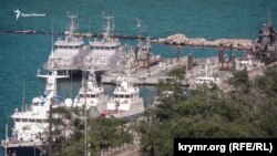 Стоянка суден «Генмол» в Керчі, де перебували українські військові кораблі, червні 2019 року