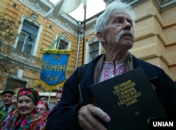Керівник хору «Гомін», лауреат Шевченківської премії Леопольд Ященко (1928–2016) під час Всеукраїнської акції солідарності до дня української мови і писемності. Київ, 9 листопада 2010 року