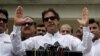 عمران خان له هند څخه د پاکستان د جلا کېدو کلیزه په کشمیر کې تېروي