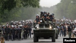Силы безопасности разогнали сторонников Урмата Барыктабасова в Бишкеке. 5 августа 2010 г 