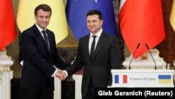 Эммануэль Макрон һәм Владимир Зеленский 
